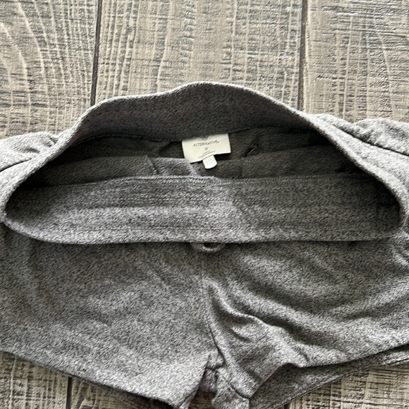 Soft grey shorts - Picture 3 of 3